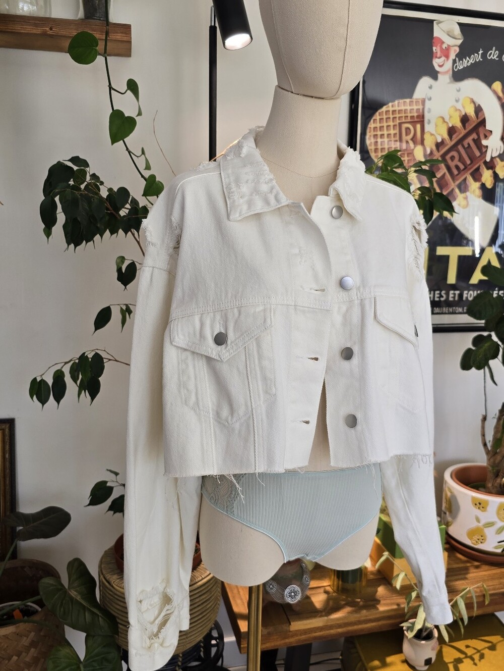 POL White Distressed Cropped Denim Jacket Embroidered Floral Back Patch Size L